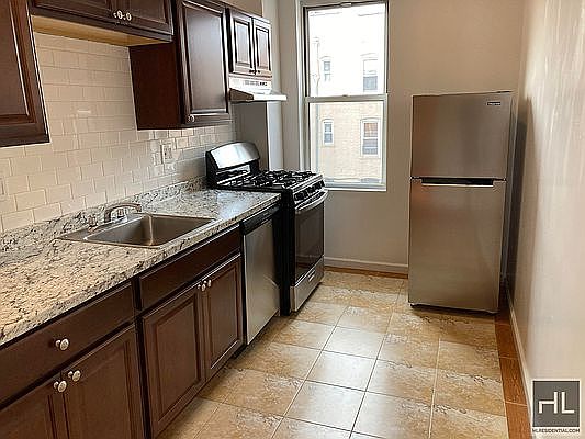 1st image of 27-12 Crescent St #1