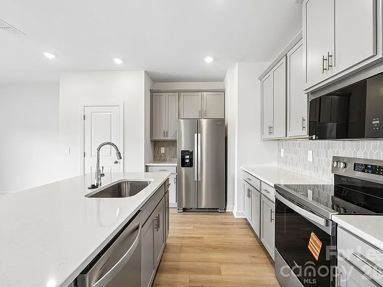 1852 Wrenley Dr — Photo 16