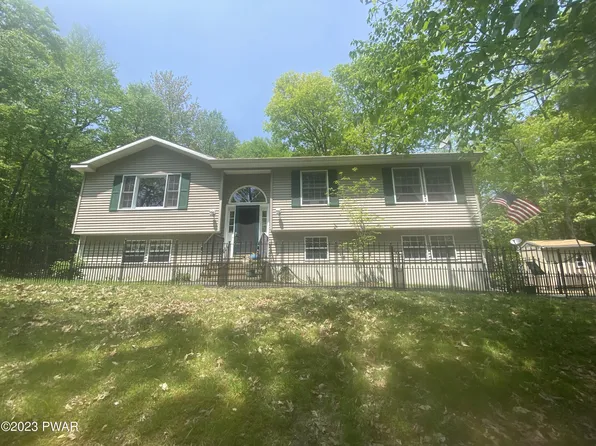 135 Arrowood Dr, Milford, PA 18337