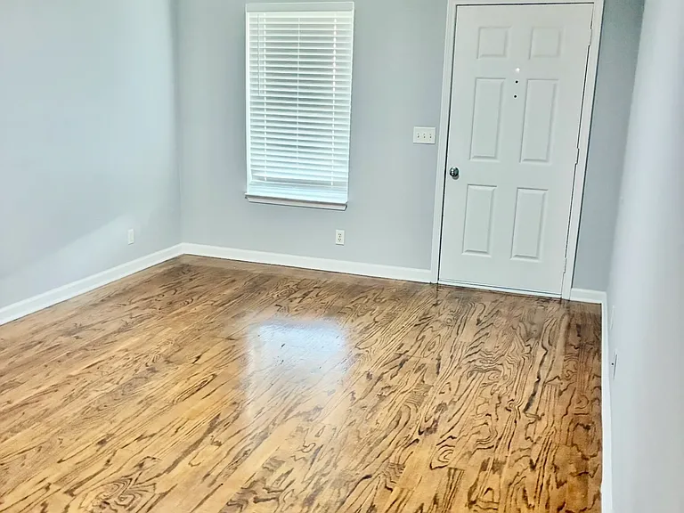 1430 Amal Dr — Photo 2