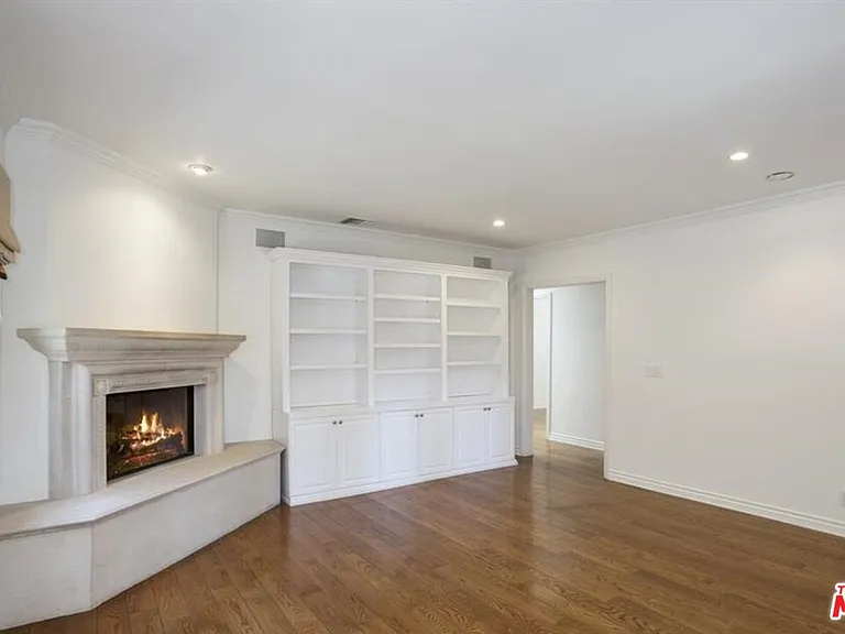 530 Westmount Dr — Photo 13