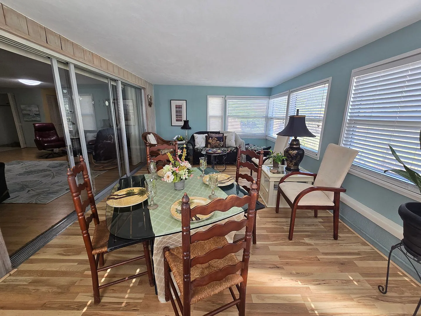 Fully Furnished 2BR/1BA Gulf Gate Rental ~ Flexible 6 month lease option — Photo 4