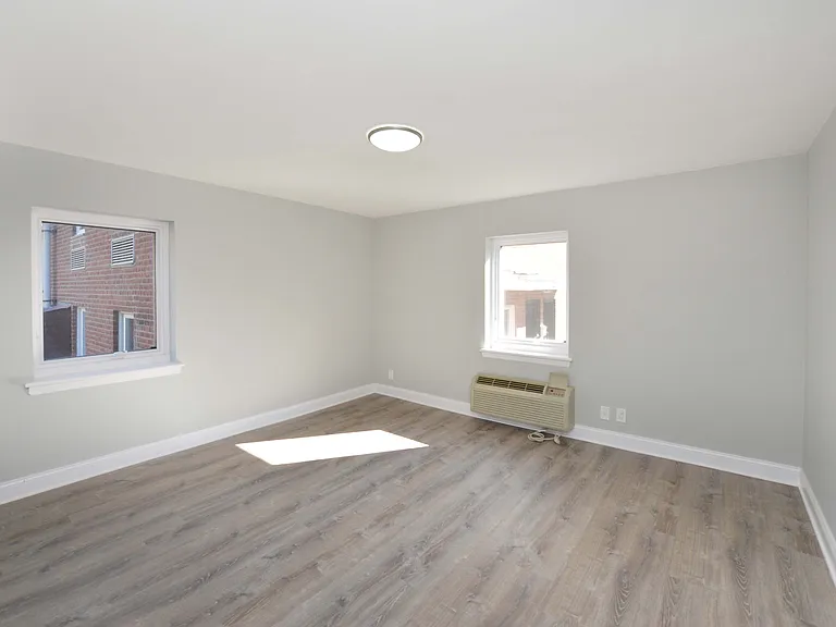 Cameron Apartments — Photo 7