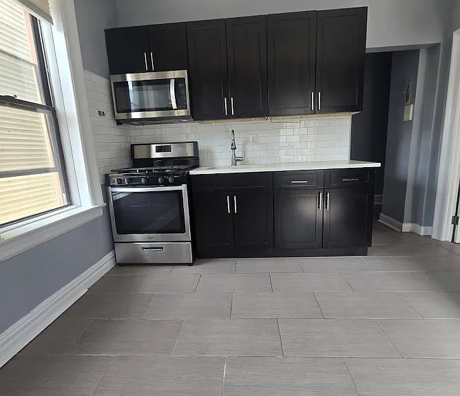 141 Duncan Ave #4A — Photo 1