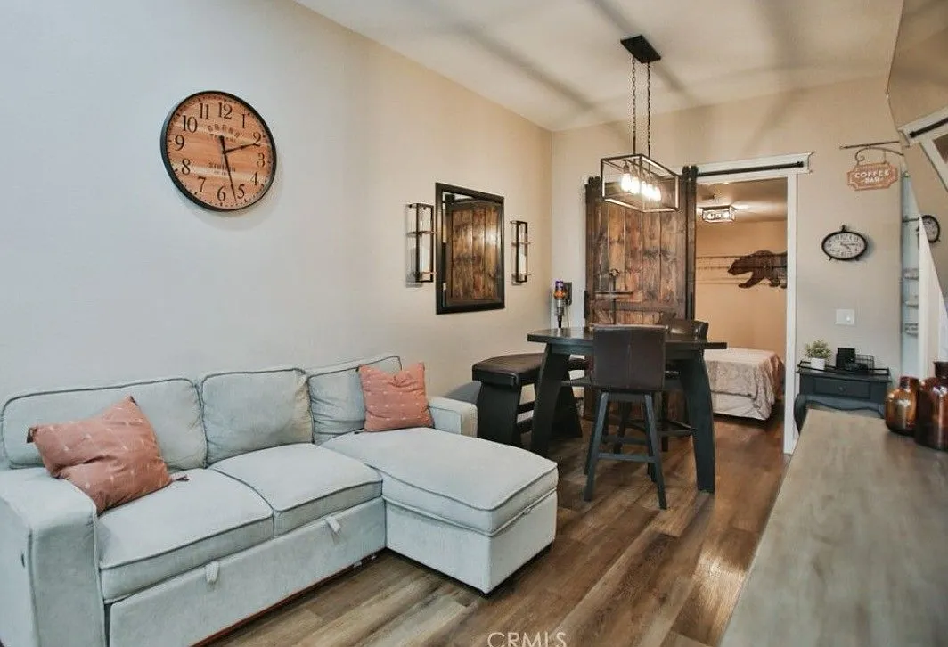 2 bed, 805 sqft, $3,000 — Photo 3