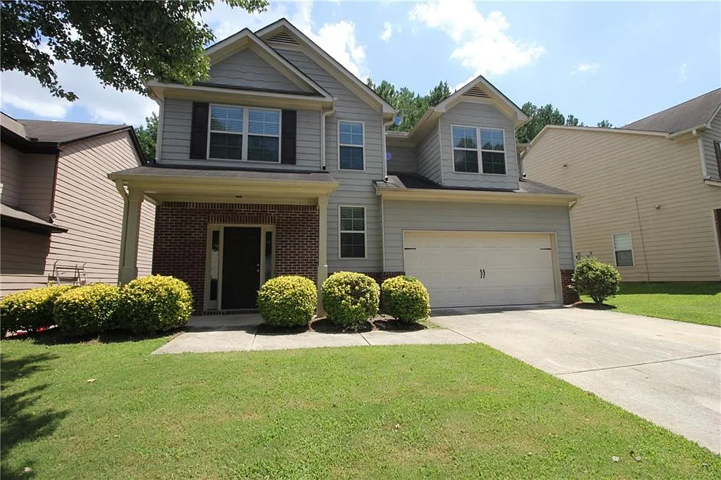 4 bed, 2.5 bath, 2470 sqft, $2,300 — Photo 1
