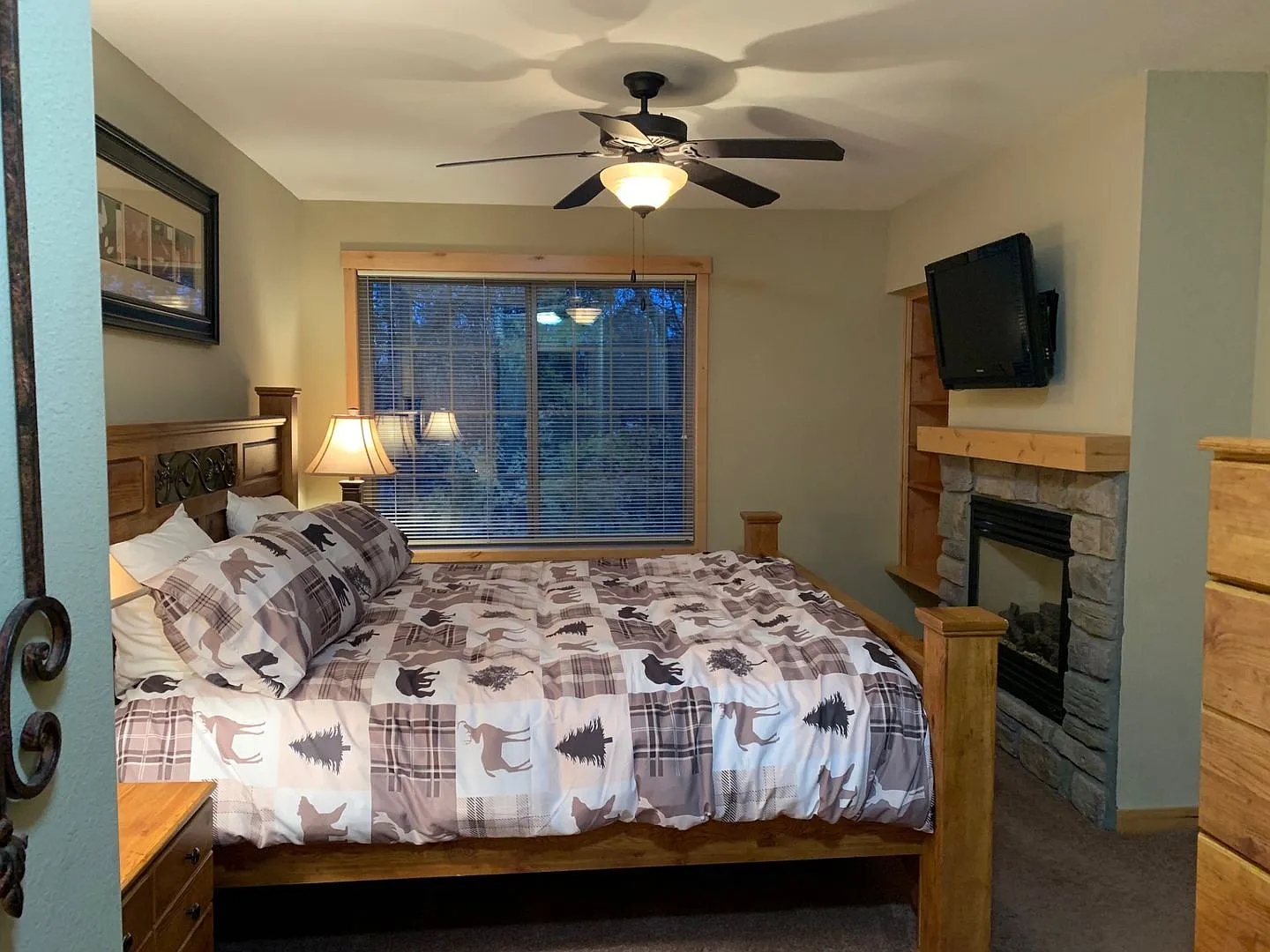 Short Term Winter Rental - 3 Bed / 5 Bath Condo in Lakeshore — Photo 3