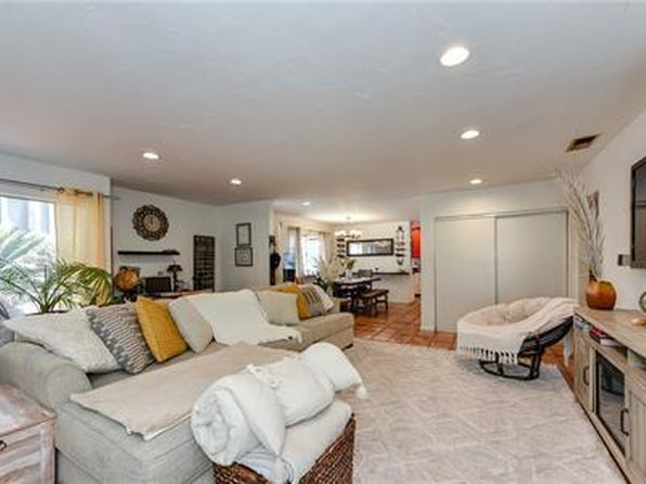 6249 Avenue Juan Diaz