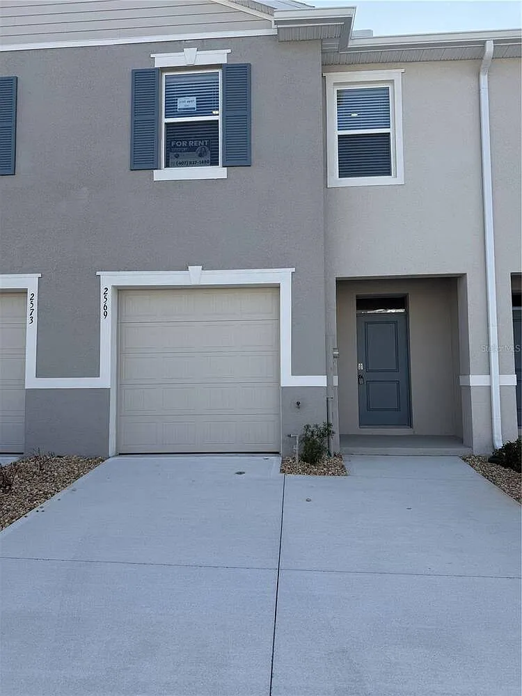 3 bed, 2.5 bath, 1673 sqft, $2,200 — Photo 1