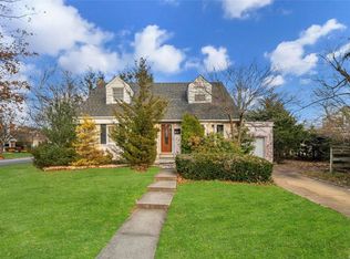 488 Latham Rd, Mineola, NY 11501
