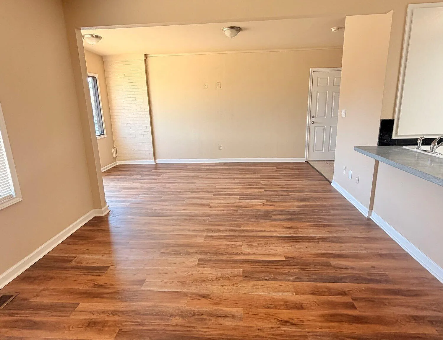 3 bed, 2.0 bath, 1176 sqft, $1,300 — Photo 3
