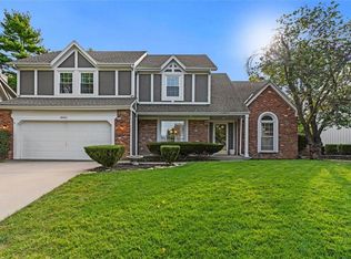 8401 Greenwood Cir, Lenexa, KS 66215