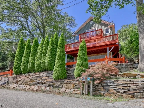 234 Point Breeze Dr, West Milford Twp., NJ 07421