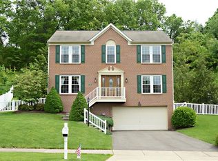6033 Hawthorn Dr, Coraopolis, PA 15108