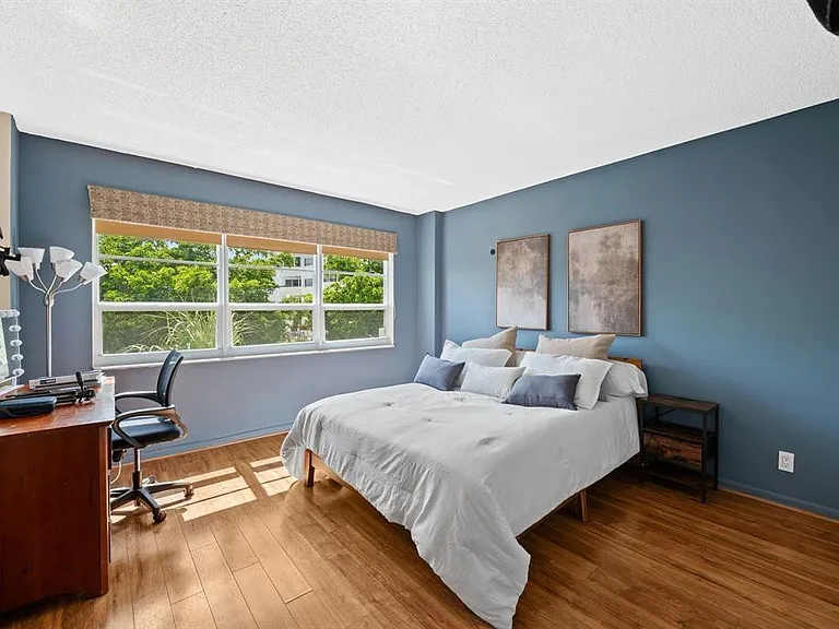 340 Sunset Dr #401 — Photo 16