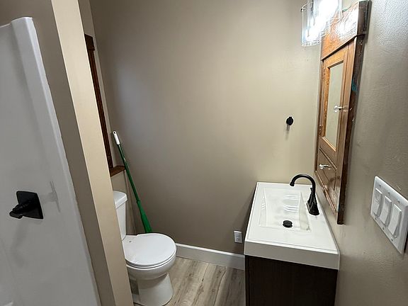 1st floor bathroom