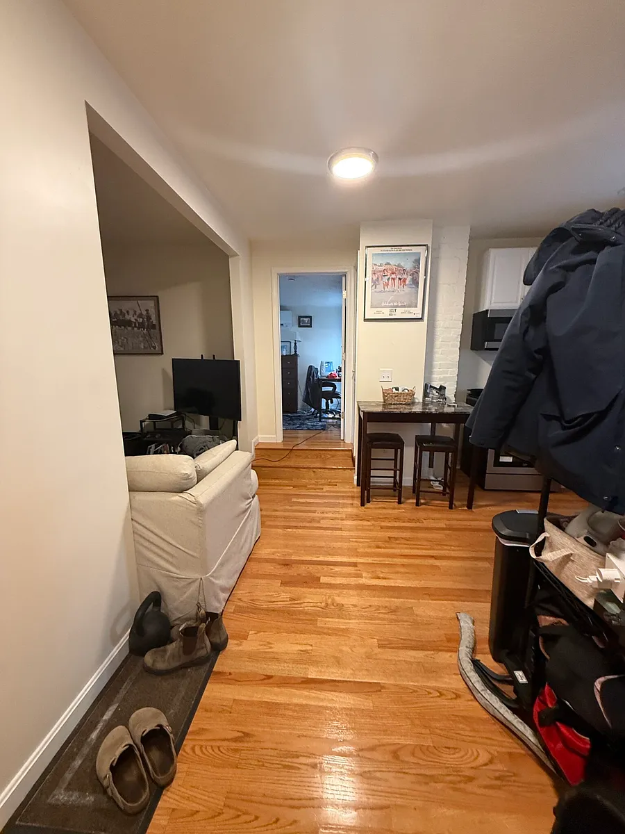 Building Photo - 520 E 3rd St #2