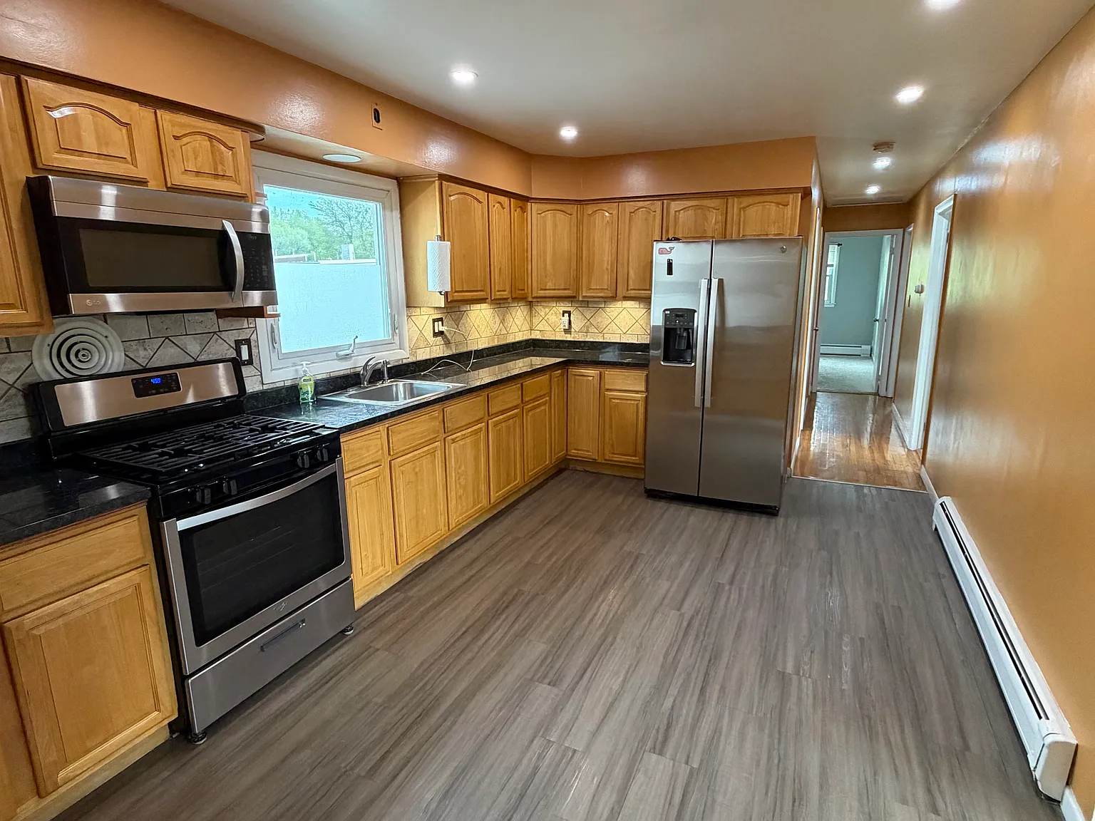 3 bed, 1000 sqft, $2,800 — Photo 2