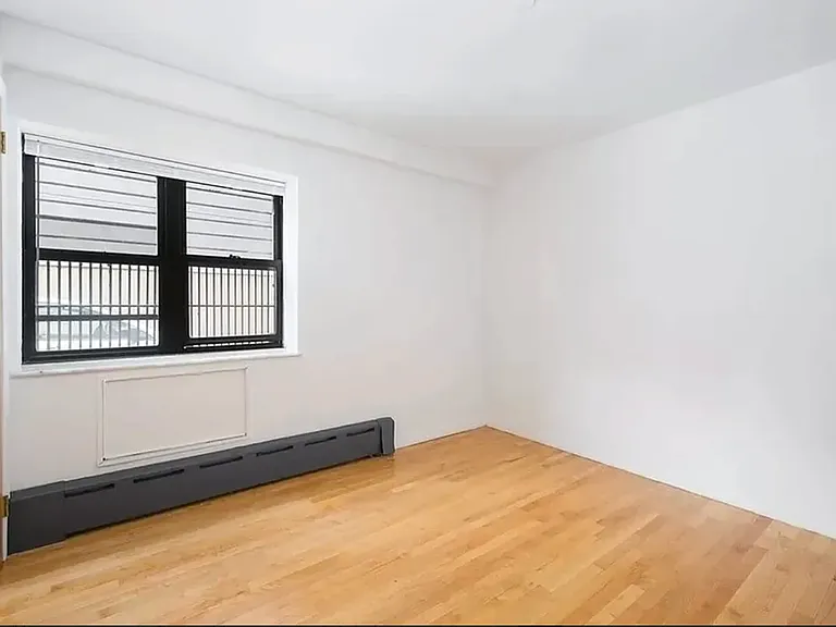 47 Conselyea St #1R — Photo 10