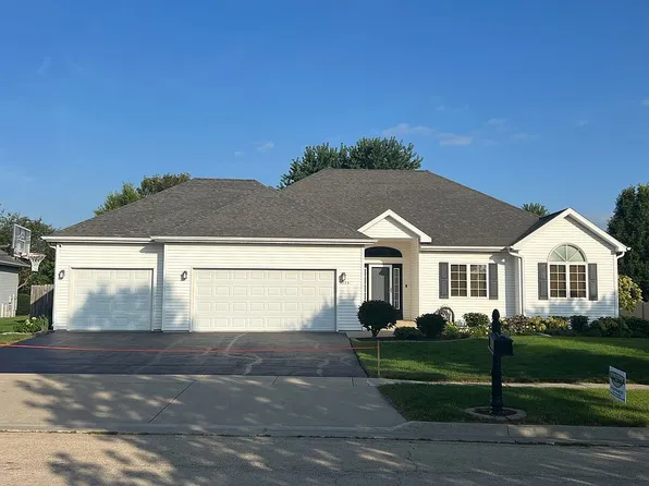 1220 Stoneridge Ter, Rochelle, IL 61068