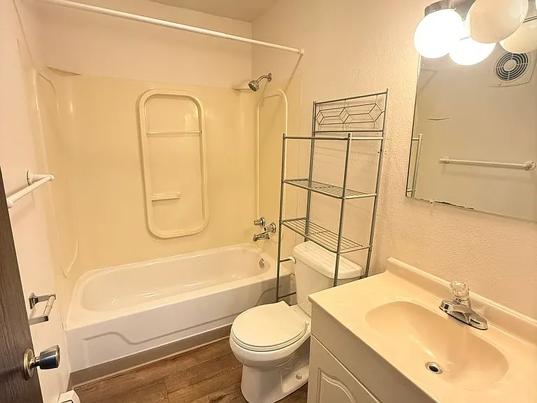1220 Purtov St — Photo 12