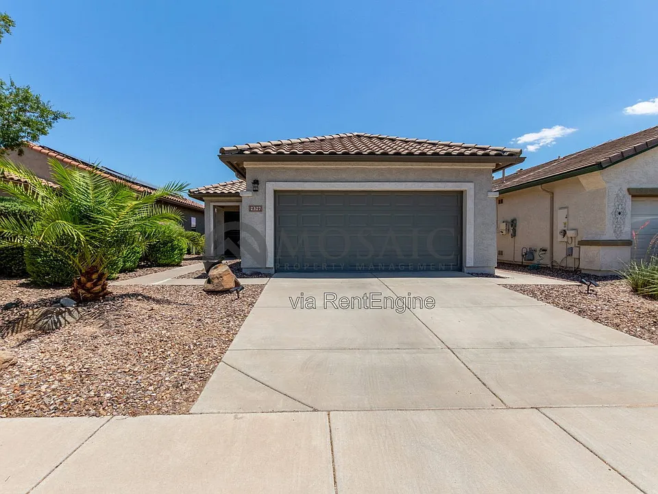 2327 N Pecos Dr