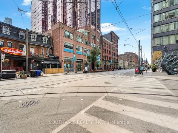 393 King St W #1107, Toronto, ON M5V 3G8