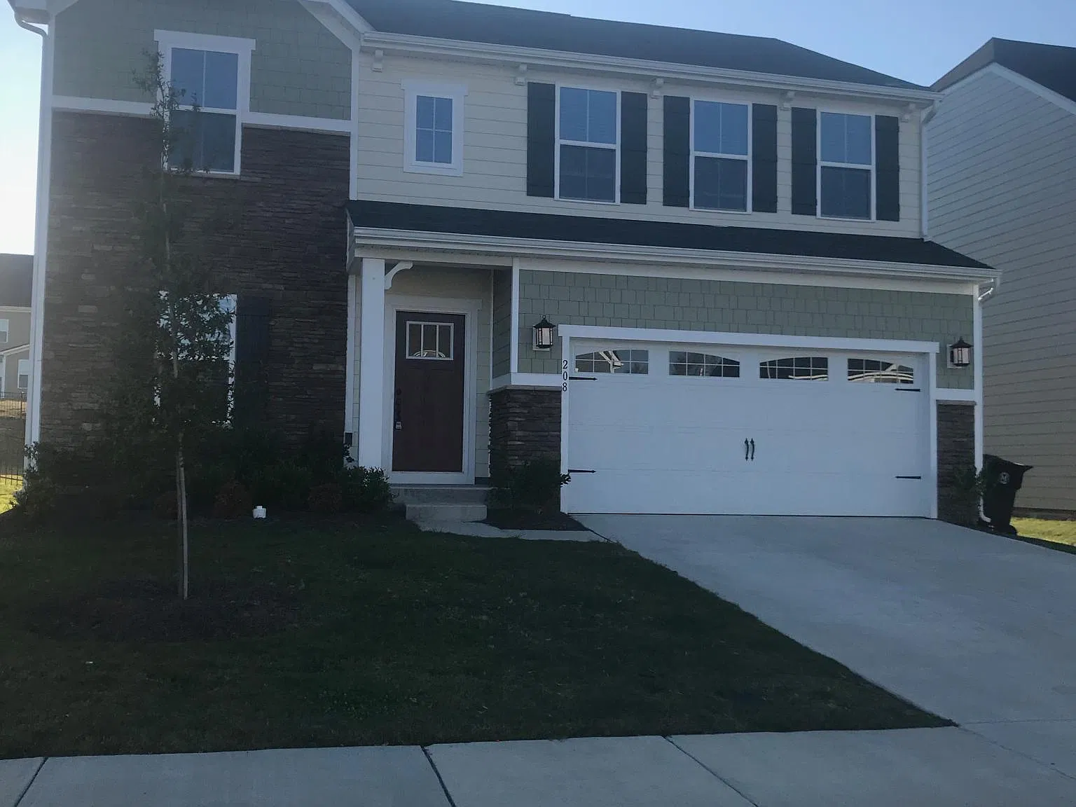 4 bed, 2.5 bath, 2385 sqft, $2,600 — Photo 1