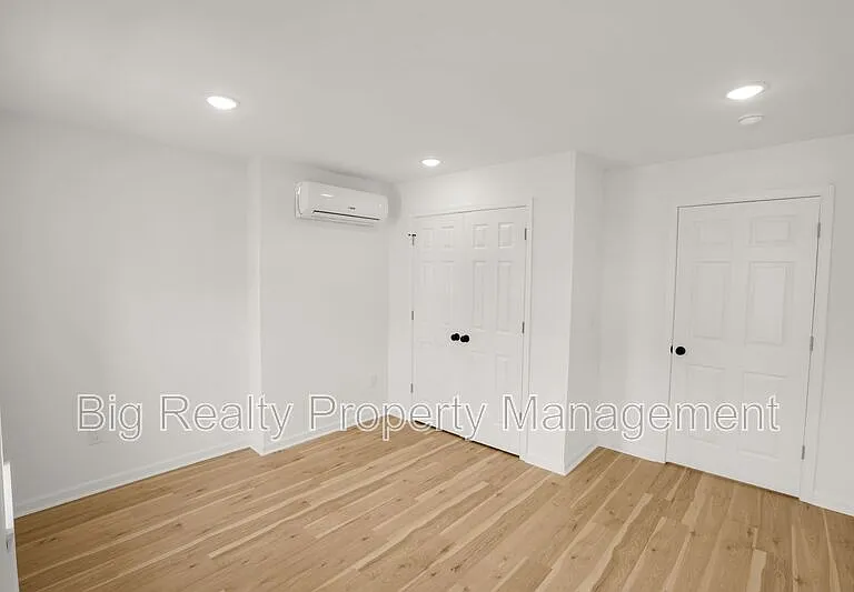 228 Bridge St #2 — Photo 32