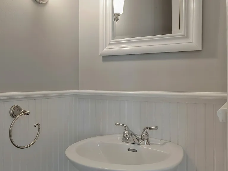 1005 Glendale Ln — Photo 19