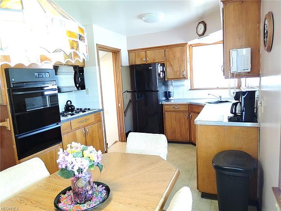 3rd image of 6335 Stratford Dr
