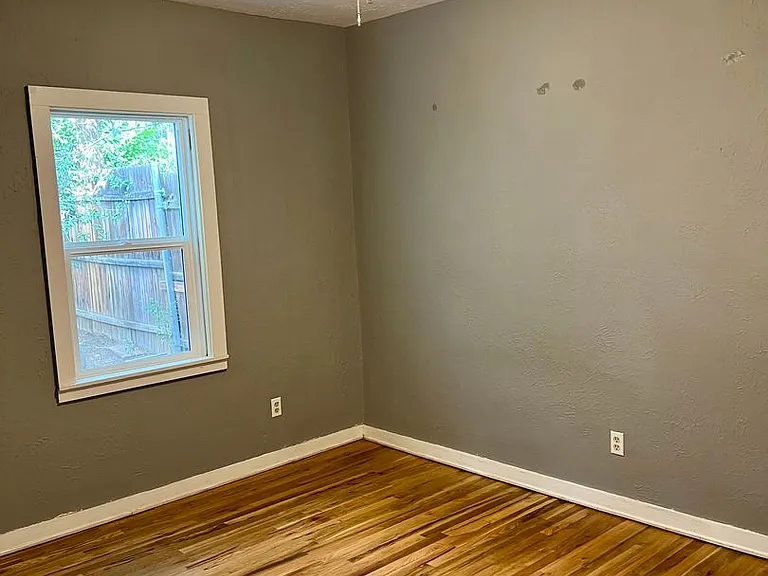 230 N Walnut St — Photo 9