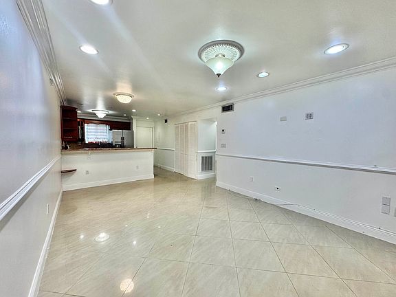 4th image of 6074 Forest Hill Blvd APT 10