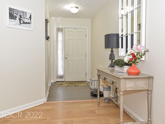3rd image of 636 Richmond Ct