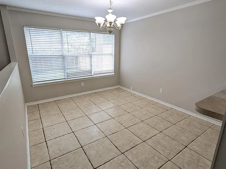 1625 Campbell Dr N — Photo 5
