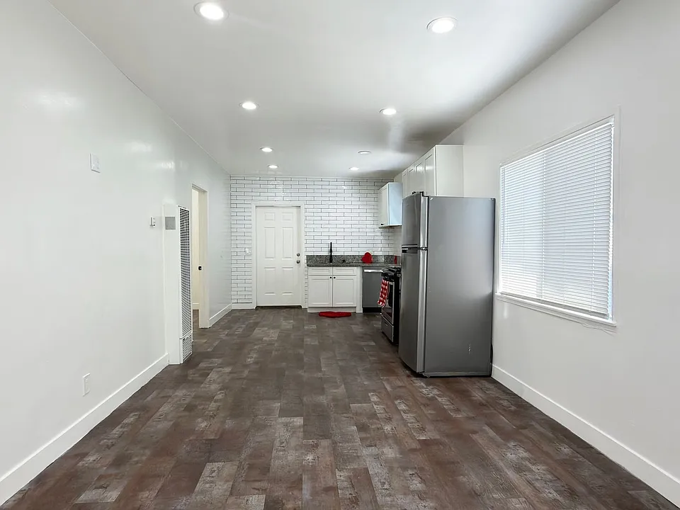 531 N Virginia Ct
