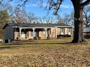 1207 Rivoli Dr, Ballwin, MO 63011