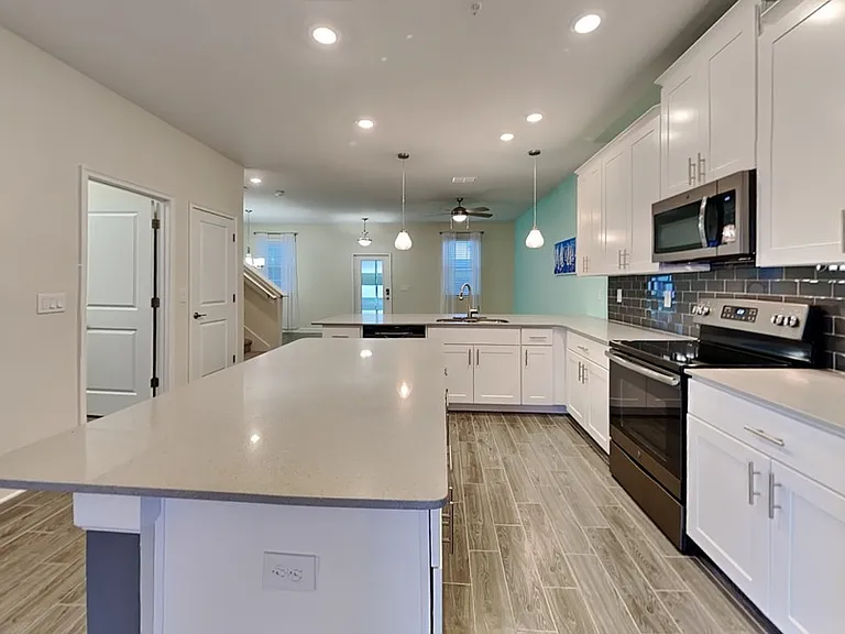 11713 Fiction Ave — Photo 3