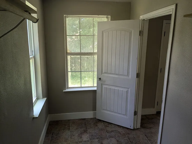 2517 Goliad St — Photo 8