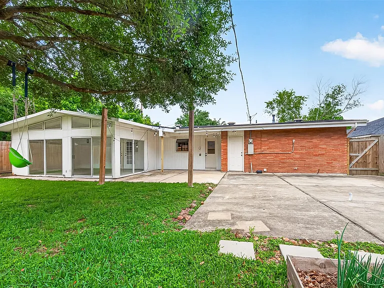 5422 Hummingbird St — Photo 43