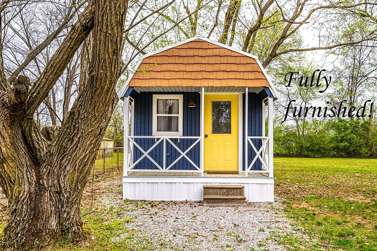 121 Forrest Dr — Photo 1