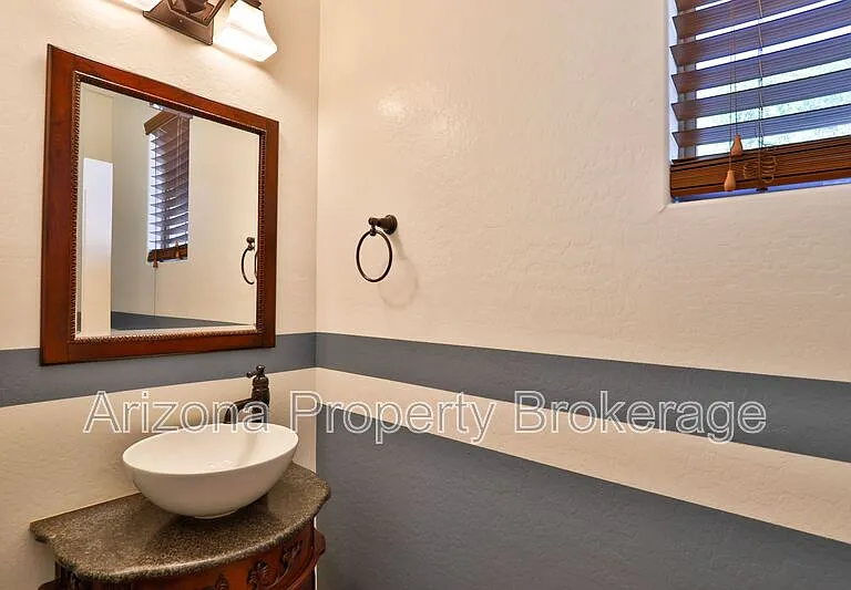 875 S Porter St — Photo 12