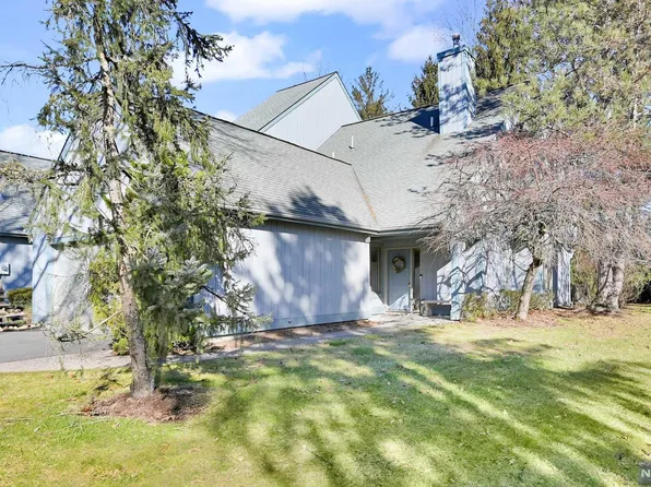 19 Braeburn Dr, Township Of Washington, NJ 07676