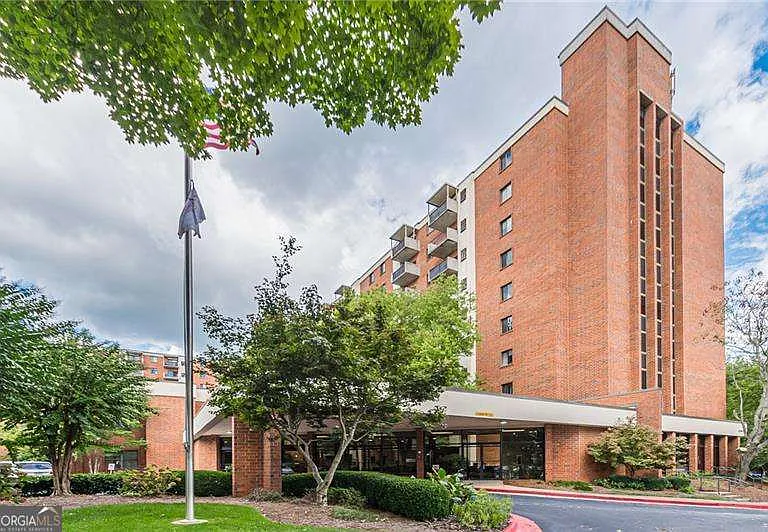 300 Johnson Ferry Rd NE #A610 — Photo 34