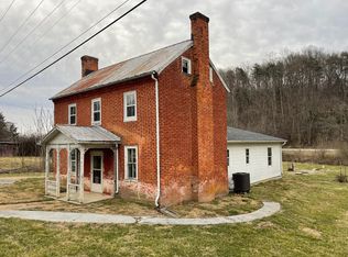 102 Darby Rd, Troutville, VA 24175