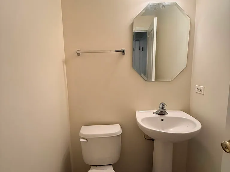 565 Conservatory Ln — Photo 12