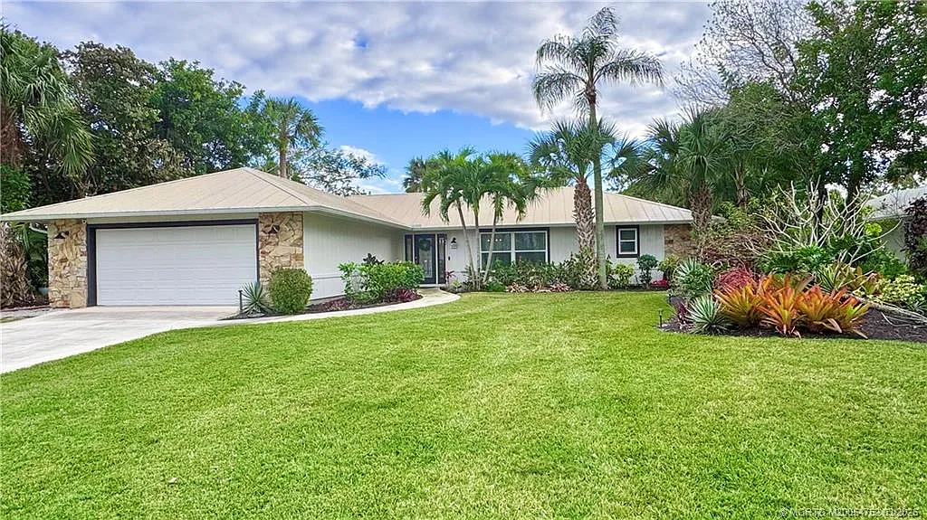 4 bed, 2.0 bath, 1836 sqft, $4,500 — Photo 3