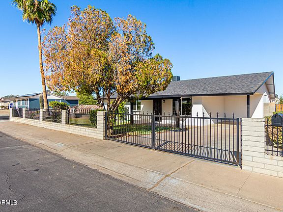 3rd image of 1102 E DESERT Drive