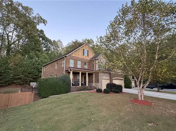 180 Village Green Ct SW, Lilburn, GA 30047