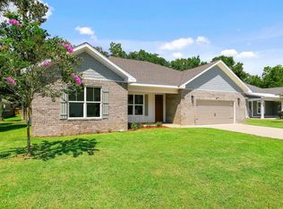 61 Spruce St, Freeport, FL 32439